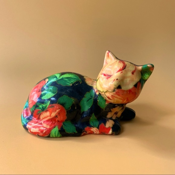 Sleeping Cat | Home Décor - Picture 1 of 9